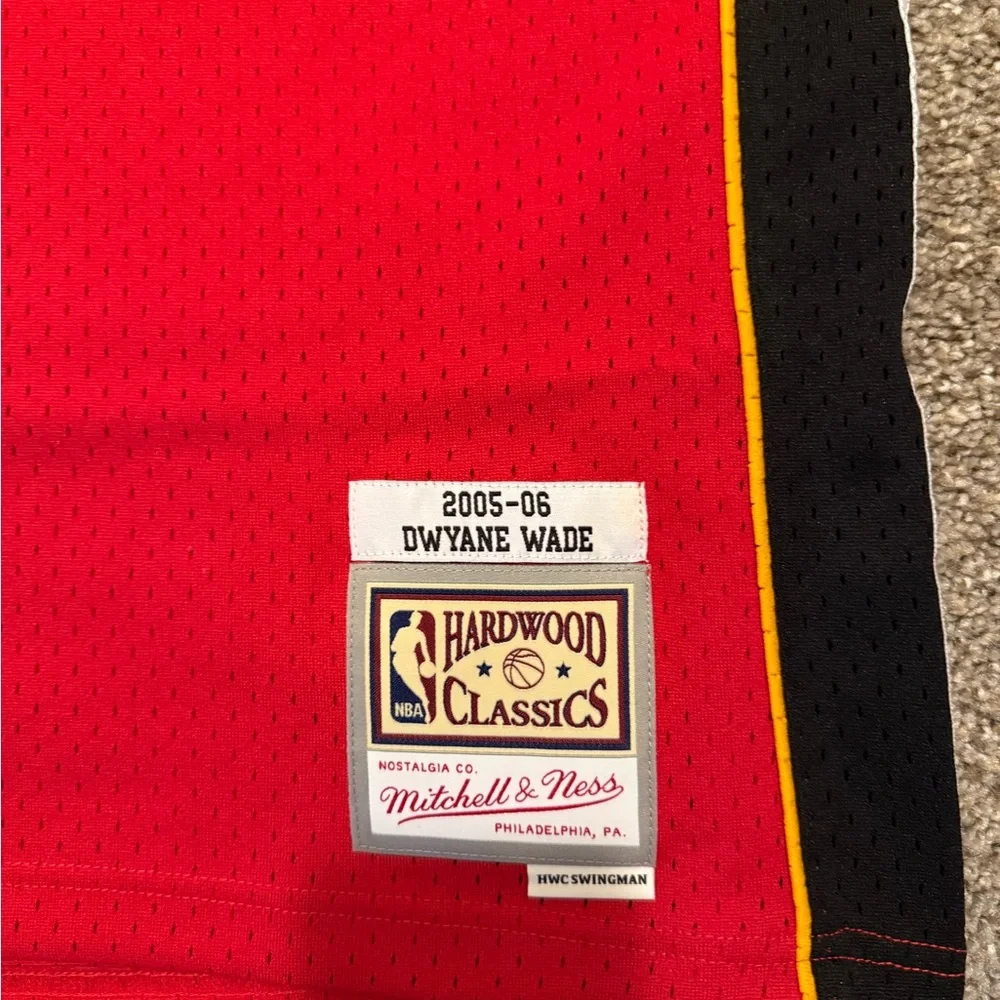 Mitchell & Ness Dwayne Wade Miami Heat Jersey - Picture 4 of 5